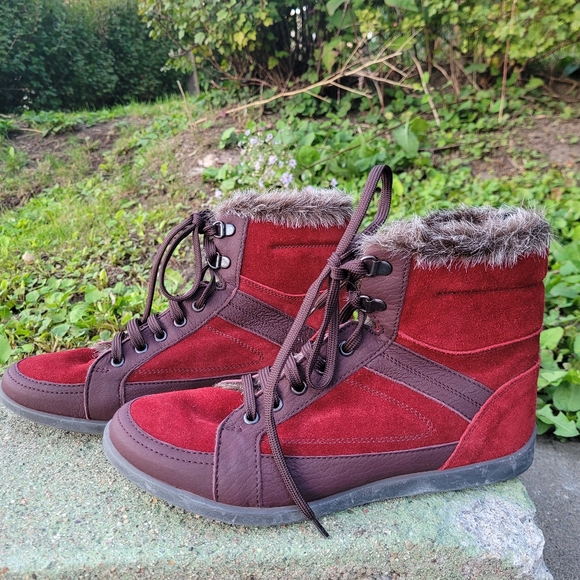 BATA European Suede soft booties with faux fur trim in red size 8 - Picture 3 of 13